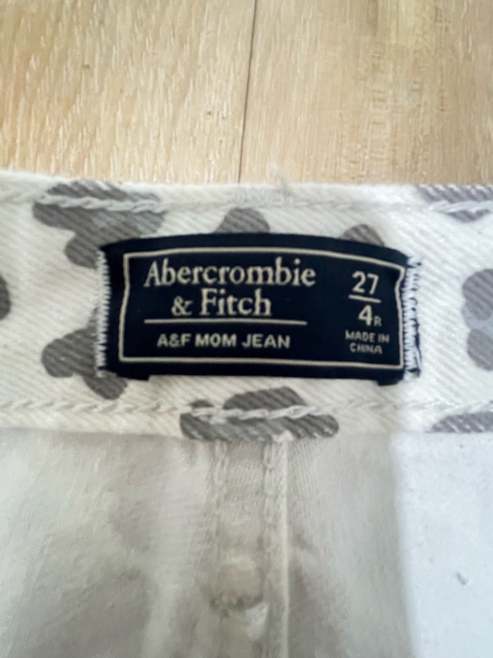 Abercrombie & Fitch Leopard Print mom Jeans - Picture 9 of 10